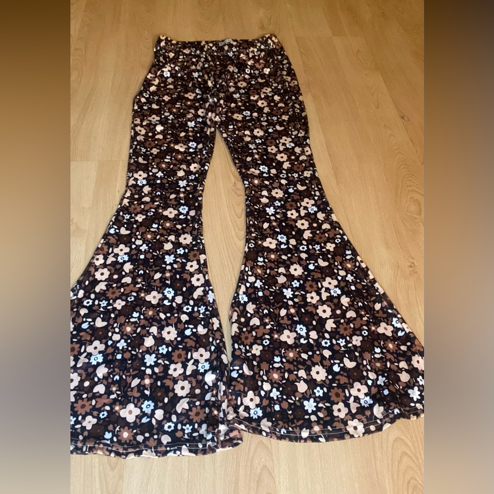 Flower pattern, flair leggings.